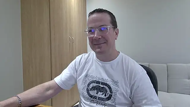 BrettJ81 online show from November 10, 2025, 2:16 pm