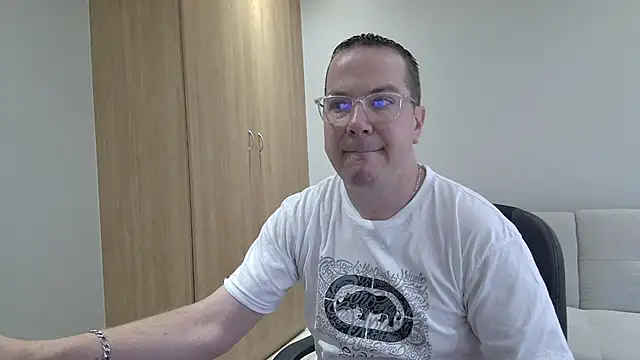 BrettJ81 online show from December 20, 2025, 9:05 am