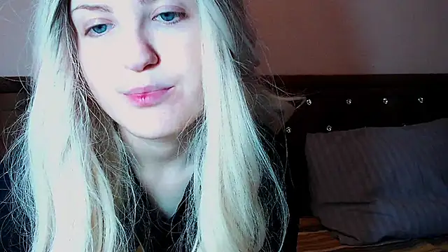 Snapshot of Sara4uu chatting on December 15, 2025, 11:53 pm Sara4uu online show from December 15, 2025, 11:53 pm