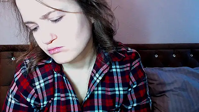 Snapshot of Sara4uu chatting on February 15, 2026, 8:35 am Sara4uu online show from February 15, 2026, 8:35 am