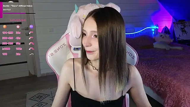 Evie Ro online show from June 9, 2026, 9:37 pm