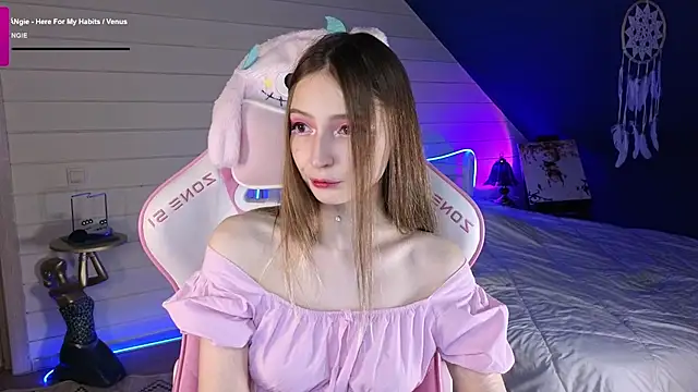 Evie Ro online show from June 29, 2026, 9:37 pm