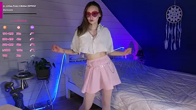 Evie Ro online show from July 6, 2026, 7:05 pm