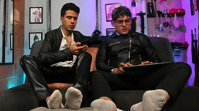 dom2travelersss online show from January 26, 2025, 12:33 pm