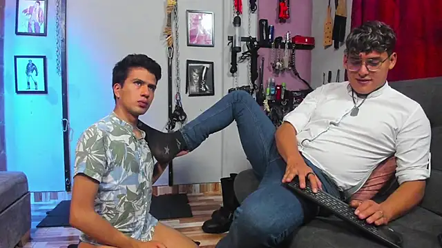 dom2travelersss online show from February 21, 2025, 2:38 pm