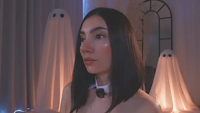 AmyArmstrong online show from October 28, 2025, 7:49 pm