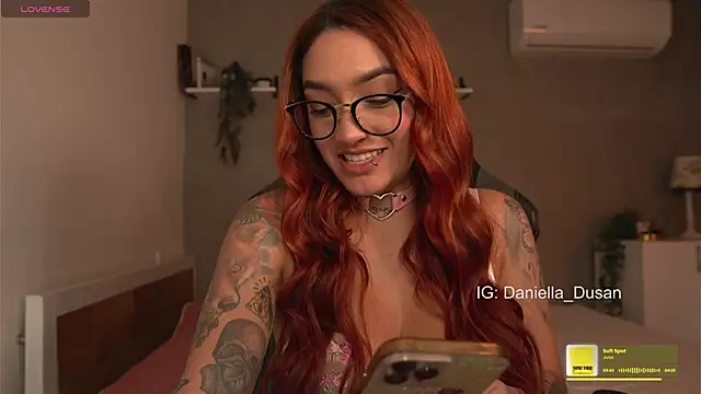 DaniDusan  online show from January 28, 2025, 5:35 pm