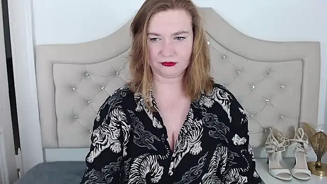 LaraDream online show from February 6, 2025, 8:45 pm