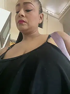 Snapshot of sofia_xxx02 chatting on October 10, 2025, 12:04 pm sofia xxx02 online show from October 10, 2025, 12:04 pm