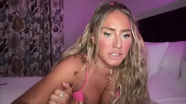 Snapshot of Fitnessbabe69 chatting on May 15, 2026, 7:04 am Fitnessbabe69 online show from May 15, 2026, 7:04 am